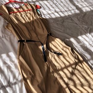 Khaki sleeveless button up dress with belt